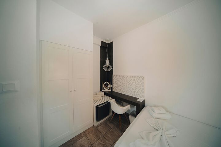 Room 63 of 188