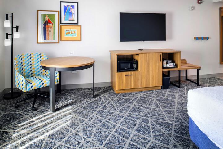 Room 13 of 82