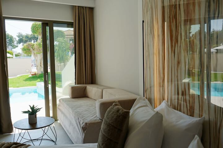 Room 34 of 184