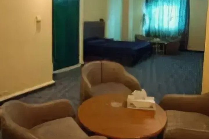 Room 5 of 9
