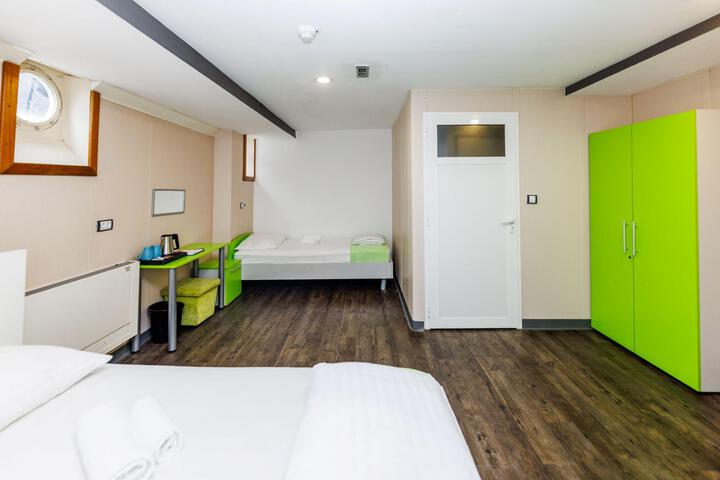 Room 106 of 146