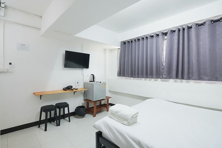 Room 2 of 5