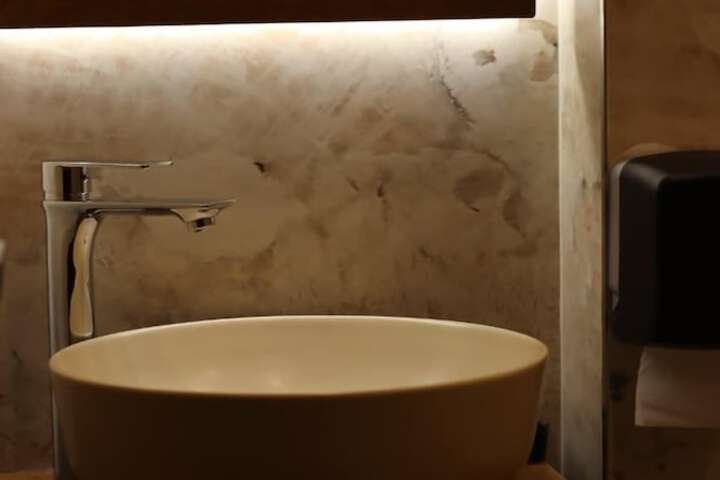 Room 28 of 112