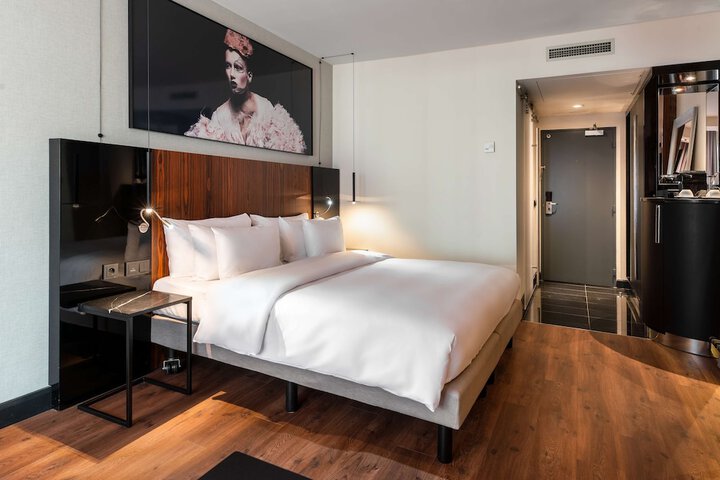 Room 27 of 147