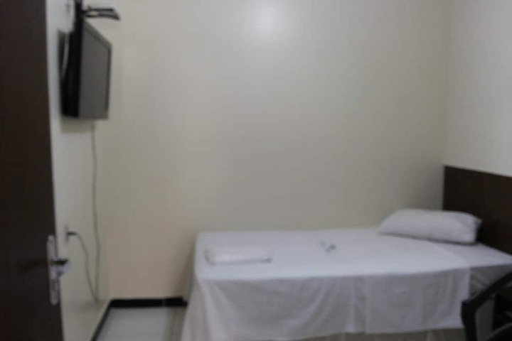 Room 8 of 40