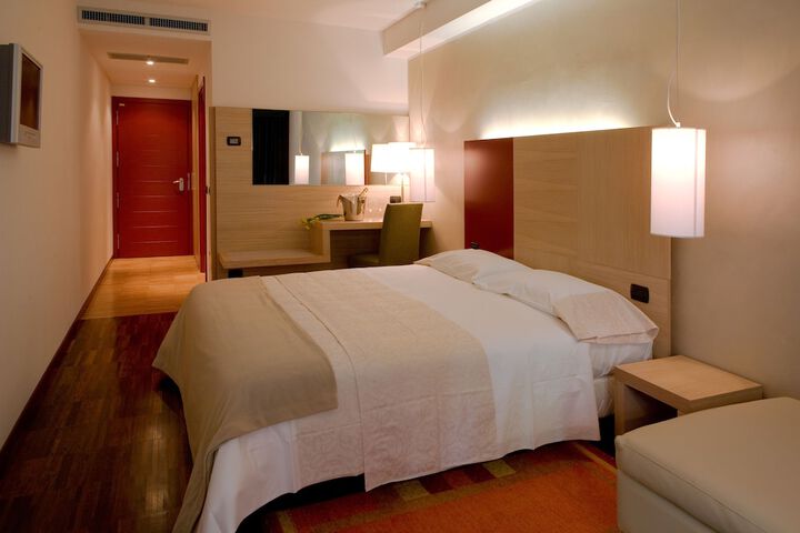 Room 12 of 64