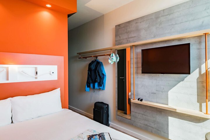 Room 19 of 39