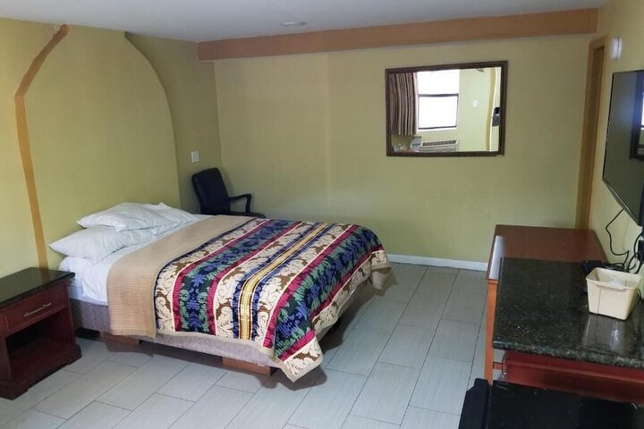 Room 4 of 14