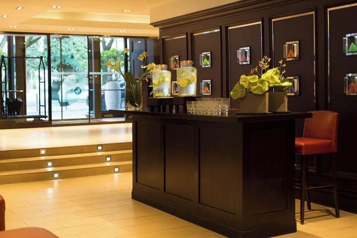 Guest Lobby