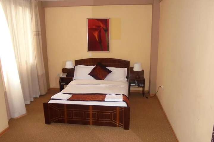 Room 10 of 24