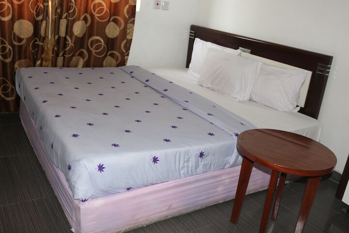 Room 7 of 14