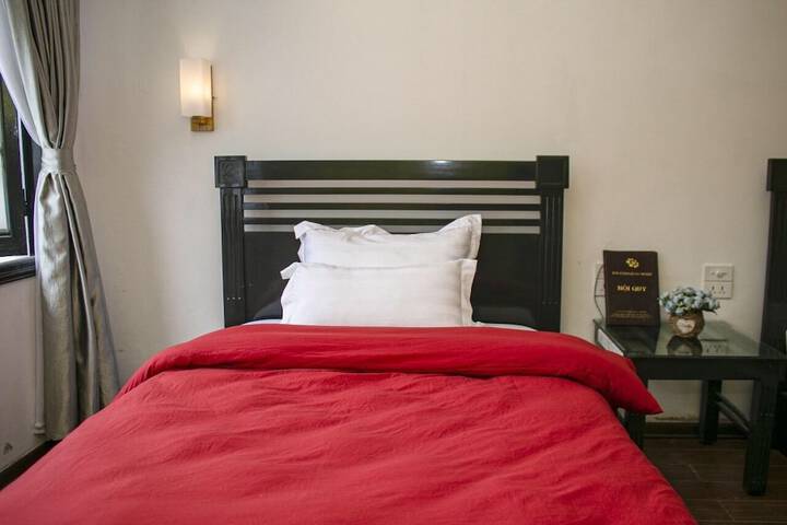 Room 7 of 12