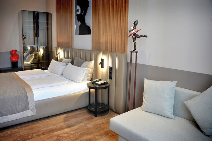 Room 76 of 136