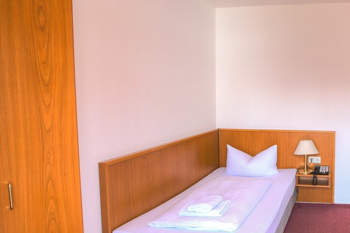 Room 5 of 33