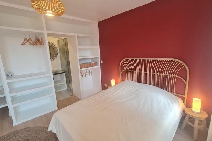 Room 9 of 48