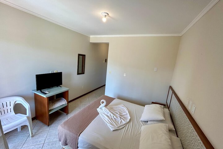 Room 3 of 53