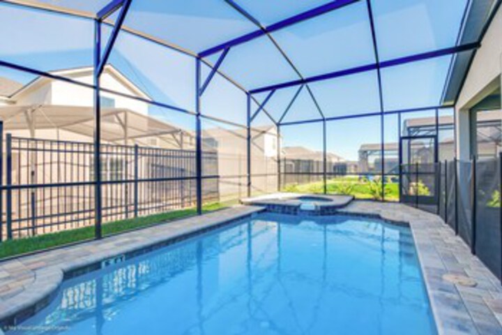 Pool 33 of 64