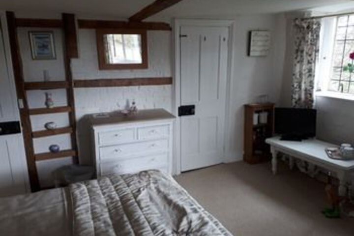 Room 6 of 16
