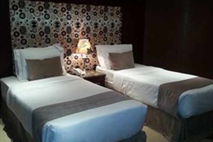 Room 27 of 33