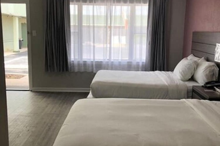 Room 9 of 28