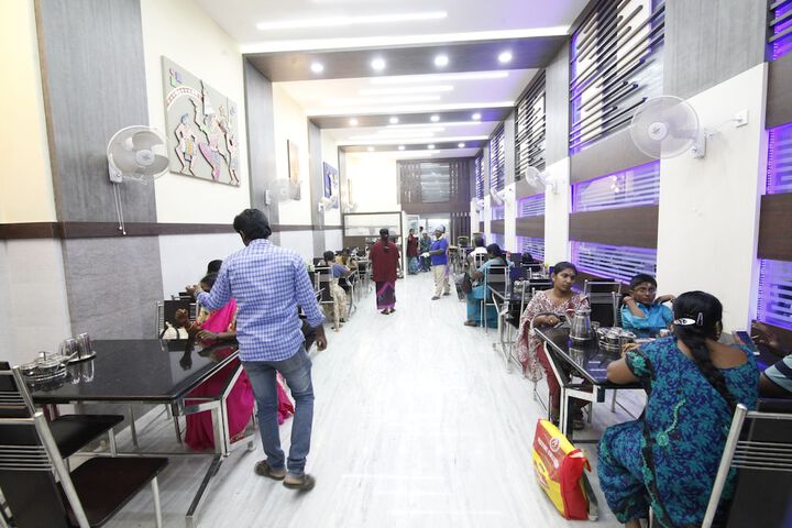 Dining 5 of 8