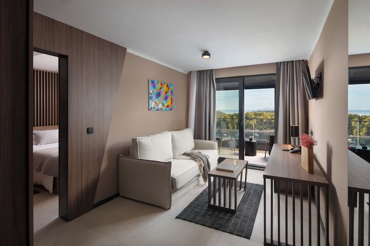 Room 9 of 42