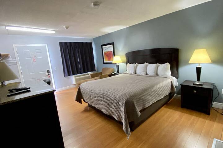 Room 7 of 24