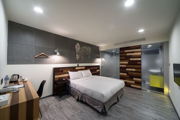 Room 19 of 42