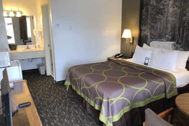 Room 9 of 76