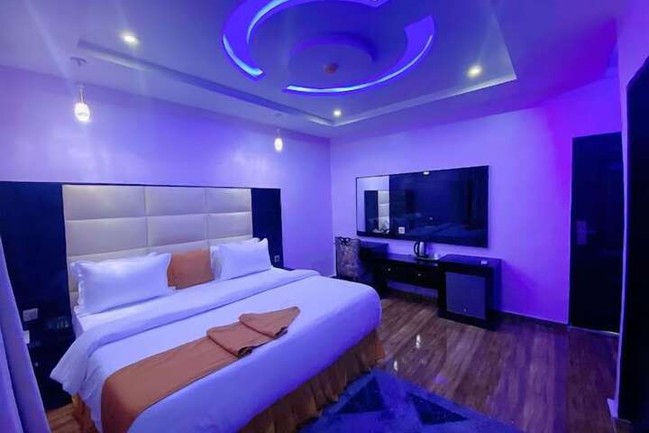 Room 13 of 67