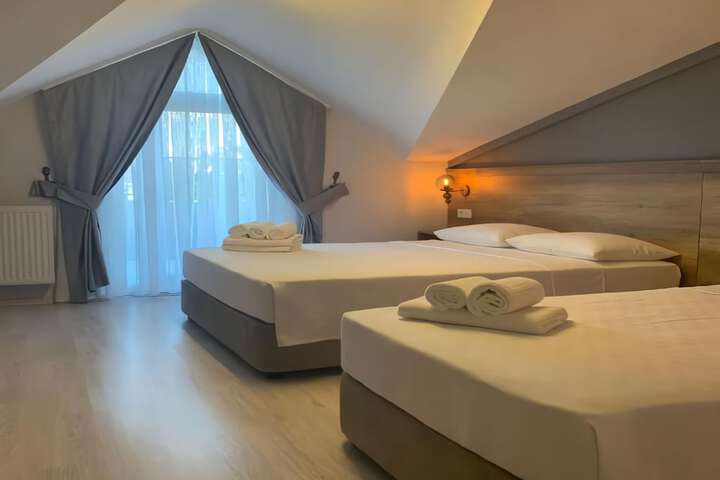 Room 5 of 42