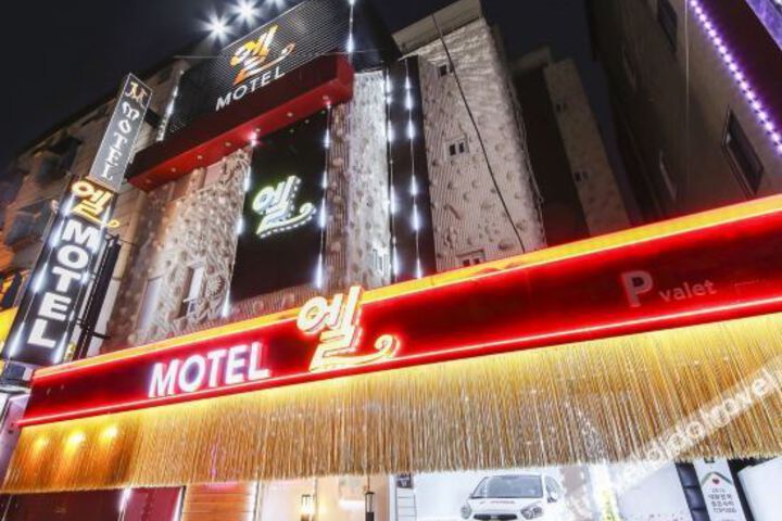 Hotel 1 of 4