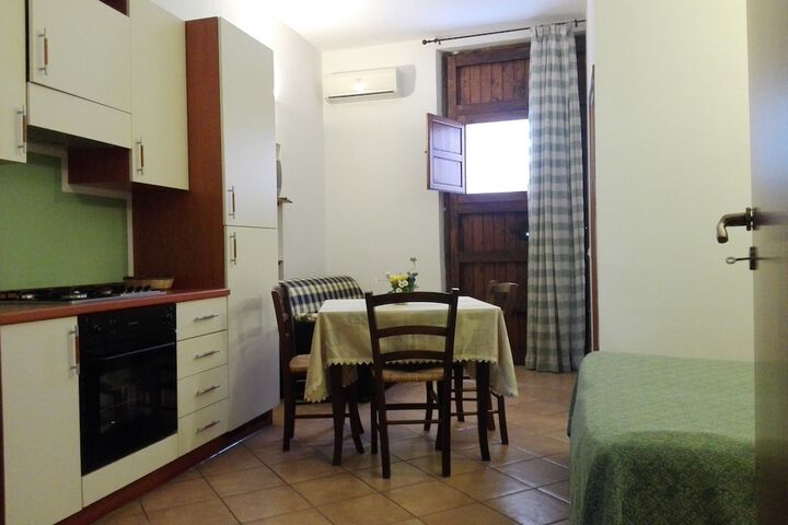 Room 15 of 48