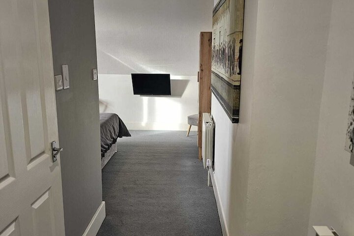 Room 11 of 28
