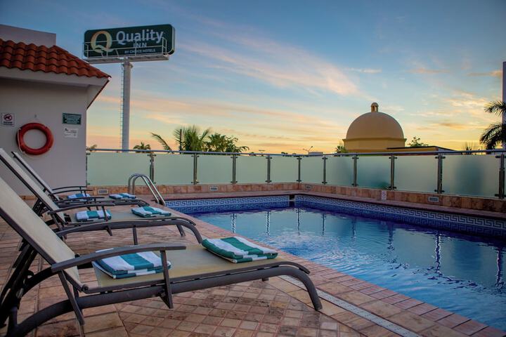Hotel Pool