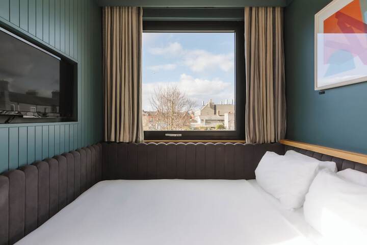 Room 8 of 47