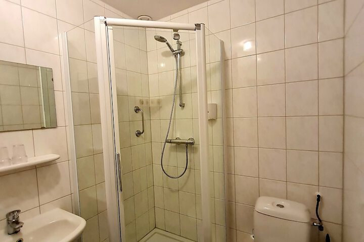 Room 45 of 76