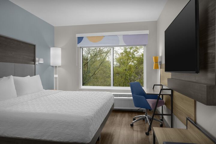 Room 33 of 69