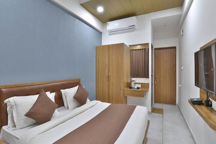 Room 10 of 16
