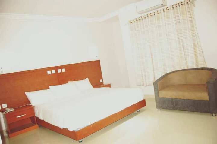 Room 12 of 24