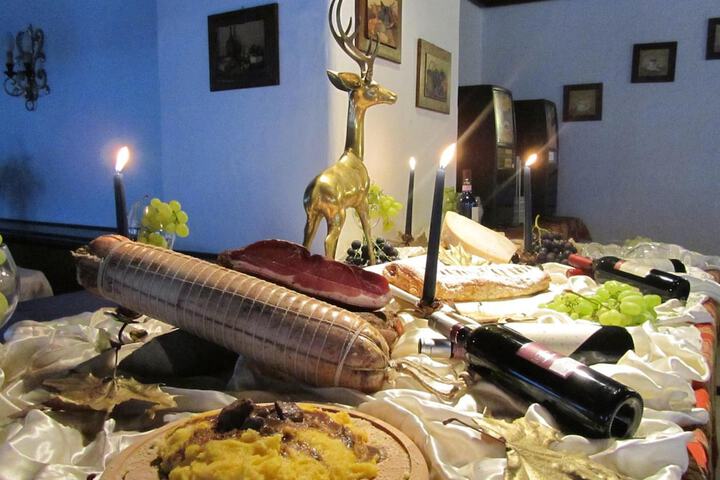 Dining 33 of 67