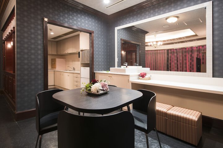 Room 28 of 63