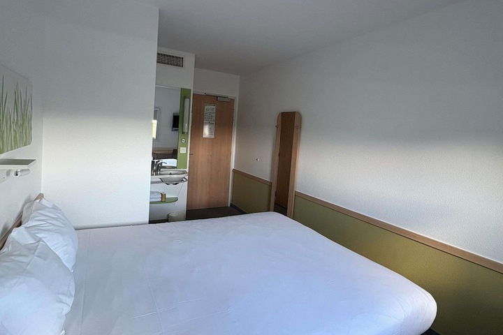 Room 21 of 61