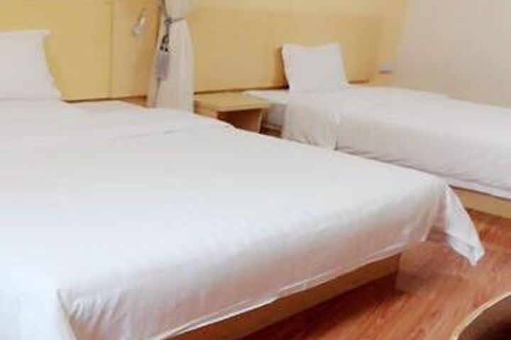 Room 8 of 12