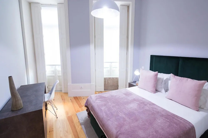 Room 2 of 10
