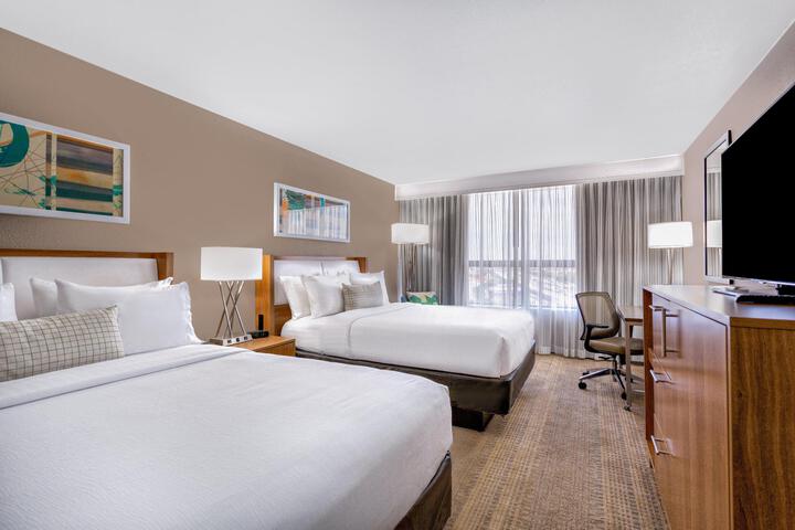 2 Queen Beds (8 of 11)