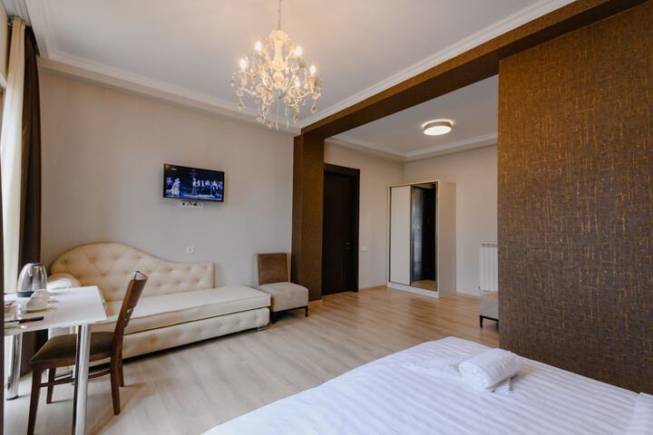 Room 16 of 36
