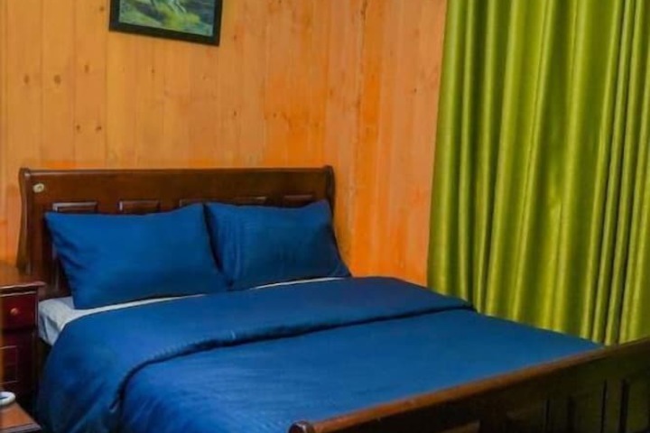 Room 5 of 10