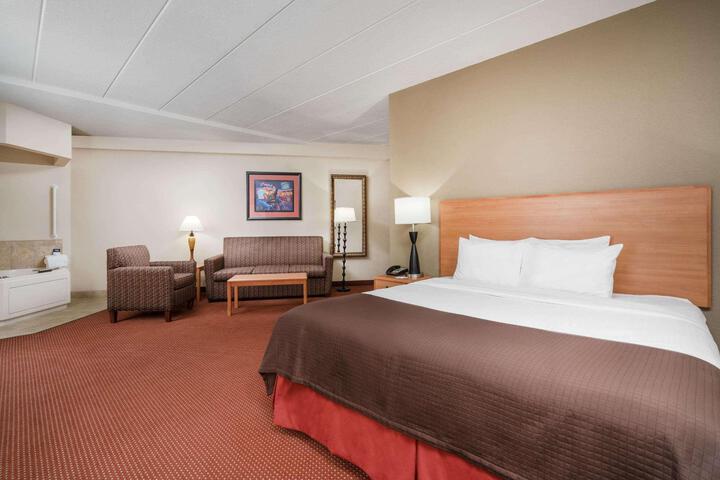 1 King Bed (18 of 27)