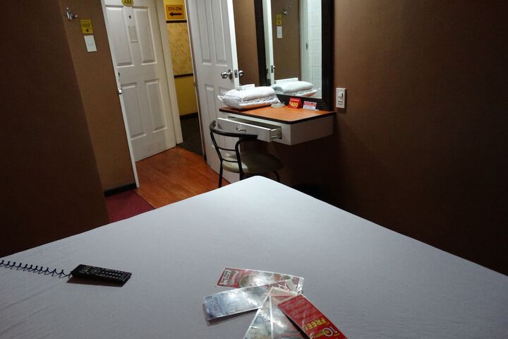 Room 3 of 48